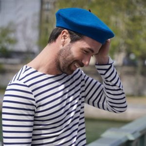 Do men wear a beret?