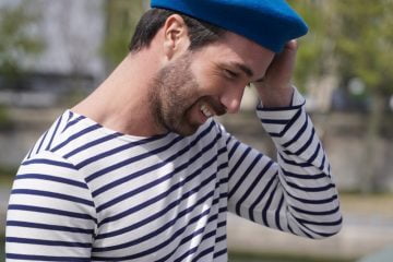 Do men wear a beret?